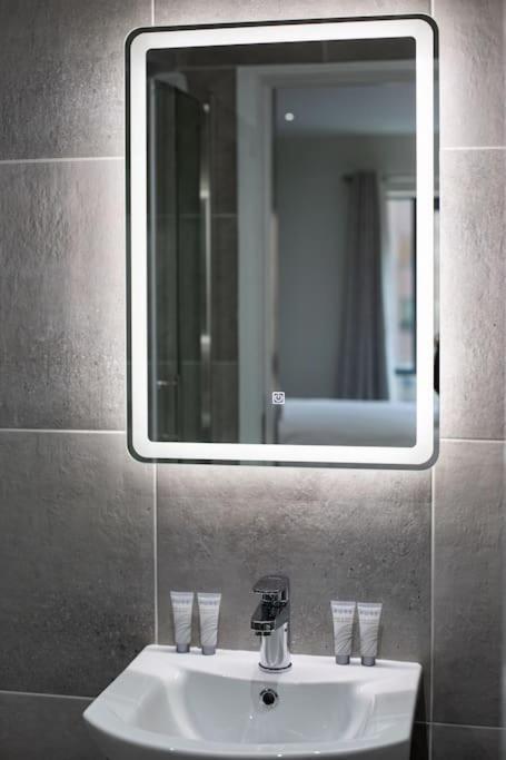 Luxury, Sleeps 6, City Centre Belfast Exterior foto