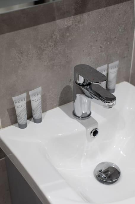 Luxury, Sleeps 6, City Centre Belfast Exterior foto