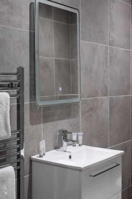 Luxury, Sleeps 6, City Centre Belfast Exterior foto